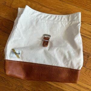 LE Running Toiletry Bag